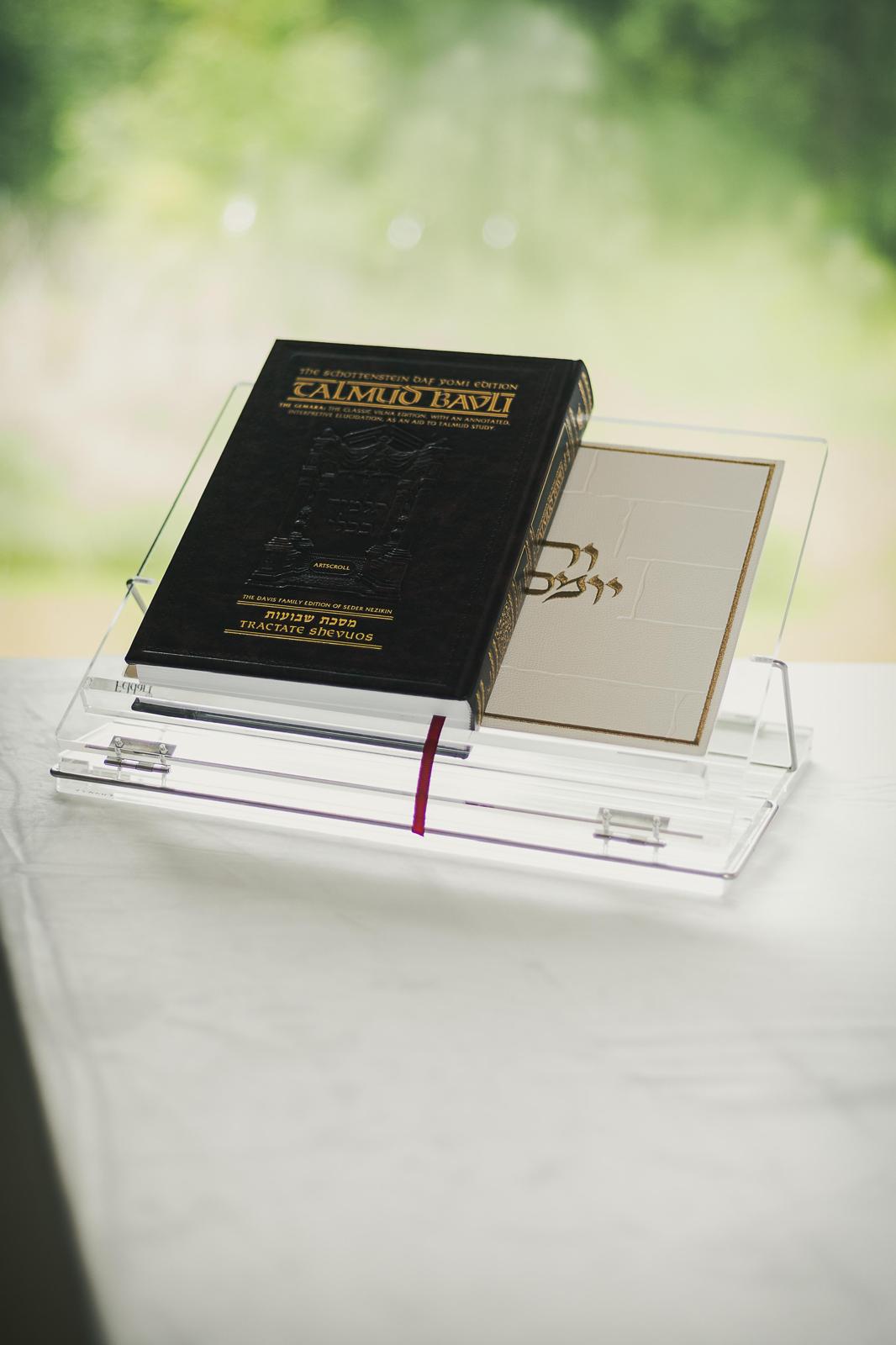 Foldable Leatherite Shtender - LEHADAR