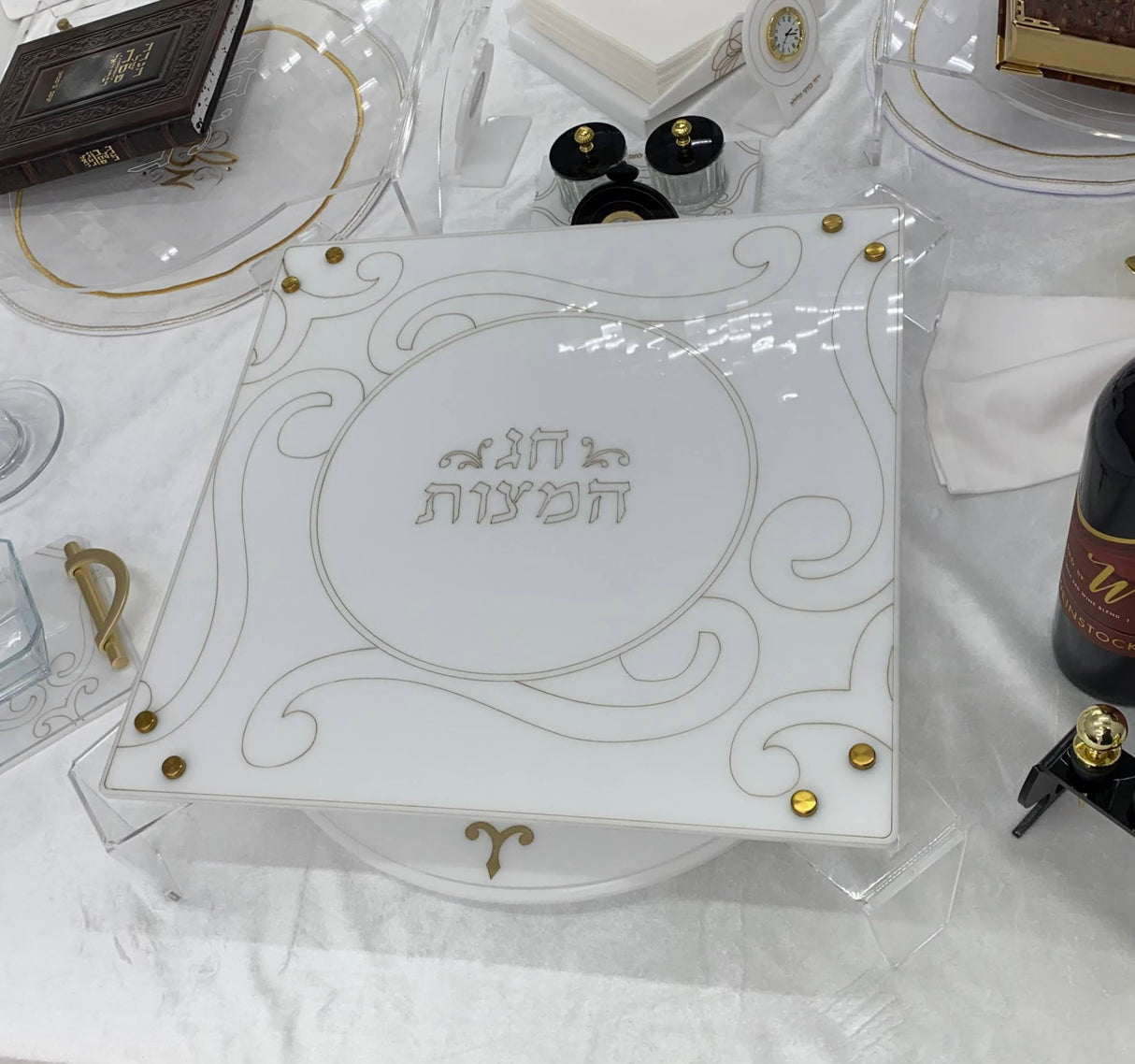 Matzah Cover Stand (כמנהג בעלז)