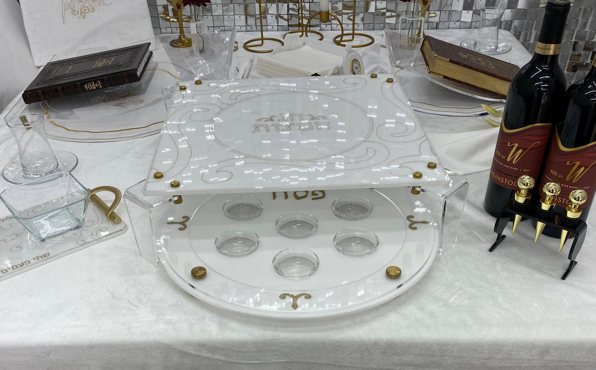 Matzah Cover Stand (כמנהג בעלז)