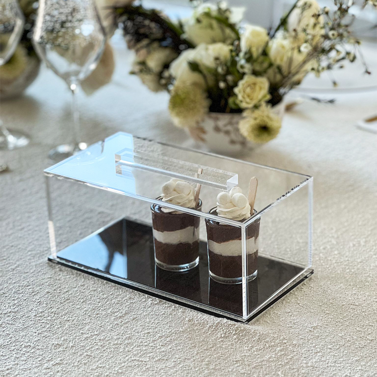 Lucite Wood Look Cake Tray with Lid - LEHADAR