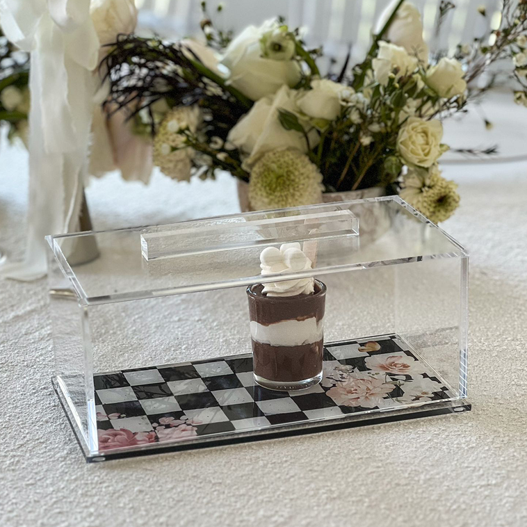 Black Chic Checkered Lucite Cake Tray with Lid - LEHADAR