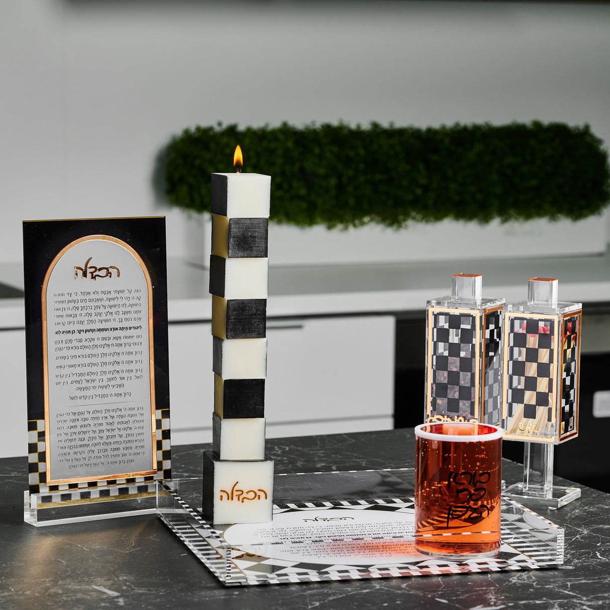 Onyx Square Match Holder - LEHADAR