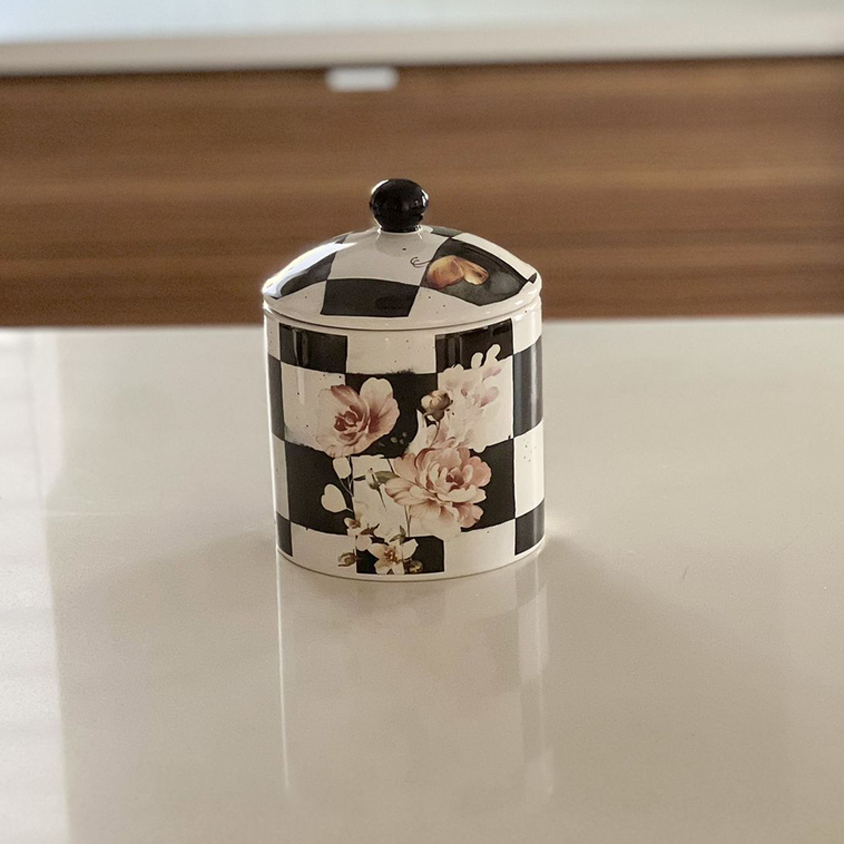 Chic Checkered Porcelain Cookie Jars - LEHADAR