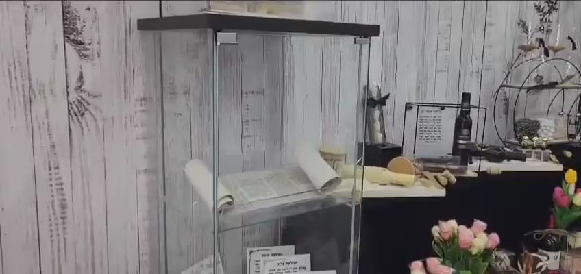 HandFree Megillah Opener